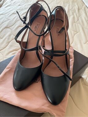 ALAIA Black Smooth Leather Round Toe Ankle Strap Pumps 40.5 Box Included